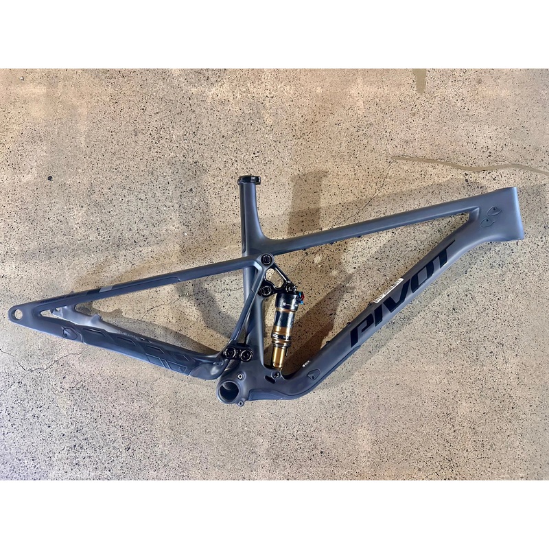 Pivot Mach 4 SL FRAME Midnight Black