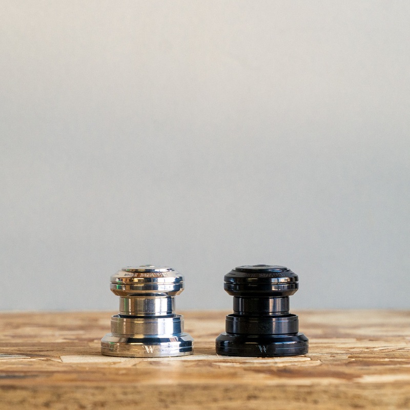 White Industries Headset For the Super Something or PBJ (1-1/8″ crown Race) Stealth Black