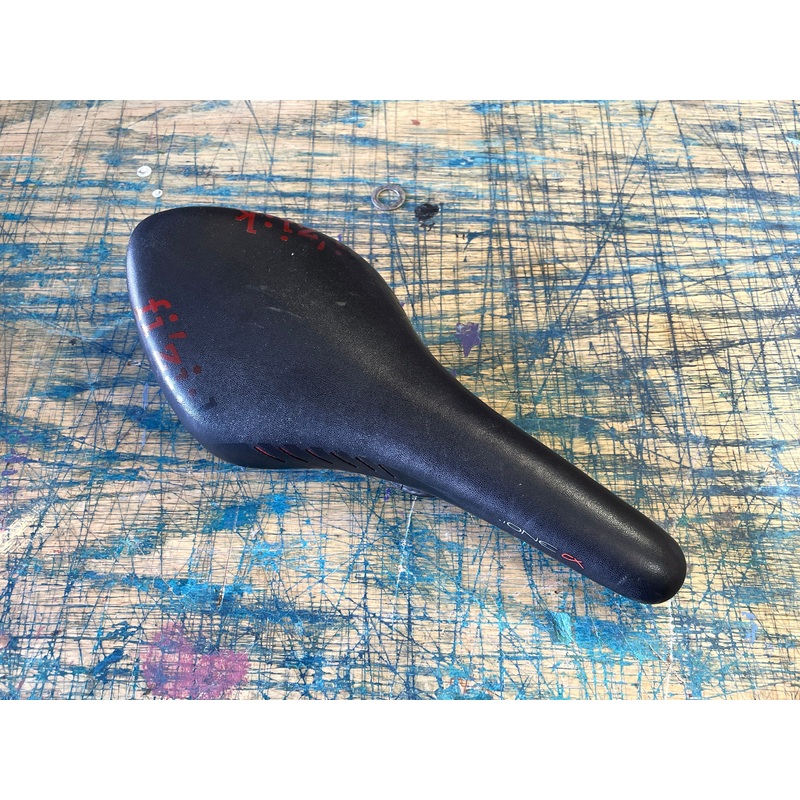 Fizik Arione CX Red Carbon Saddle