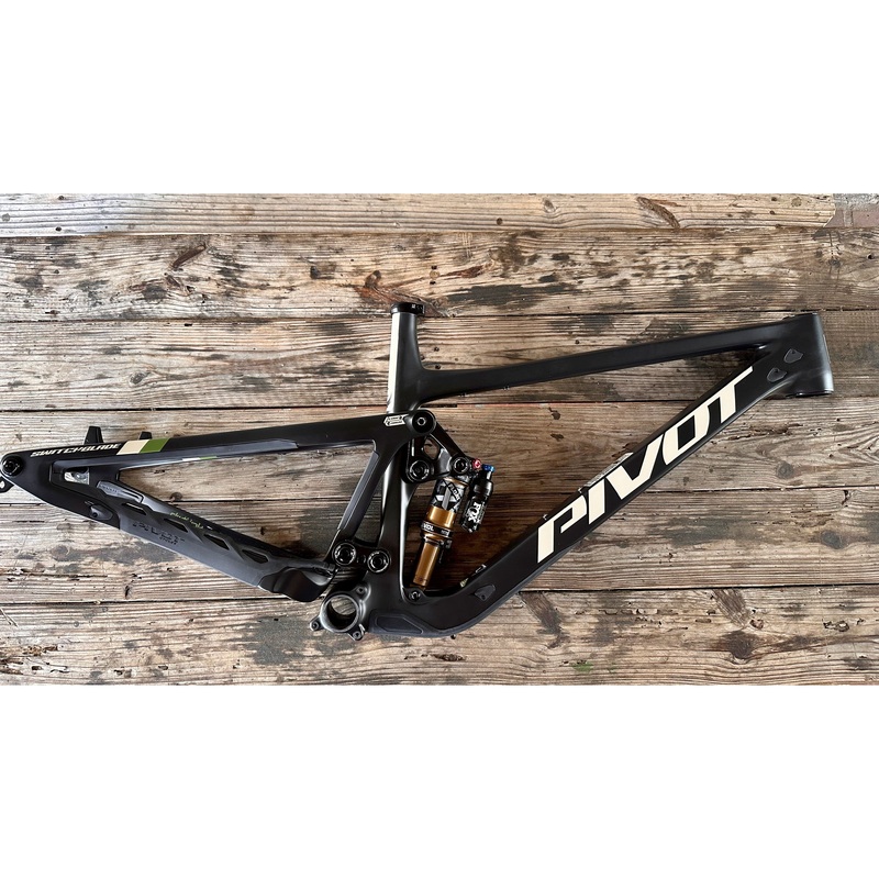 Pivot Switchblade 29 Frame Stealth Mojave