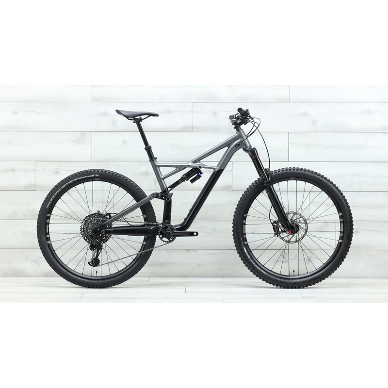 2017 Specialized Enduro Comp  Mountain Bike – Large