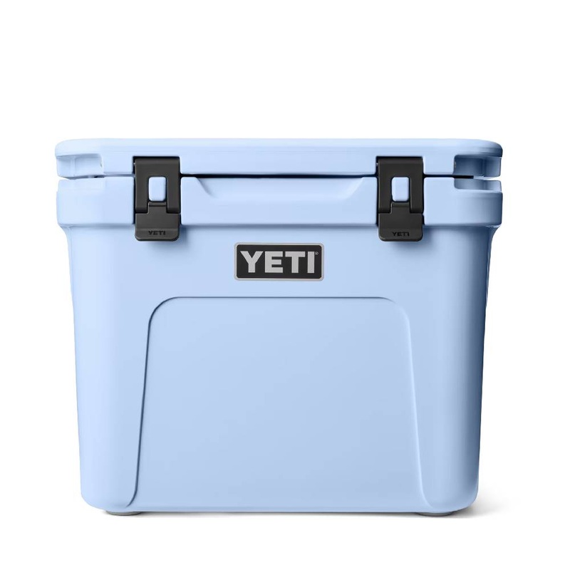 Yeti Roadie 32 Wheeled Hard Cooler – Big Sky Blue