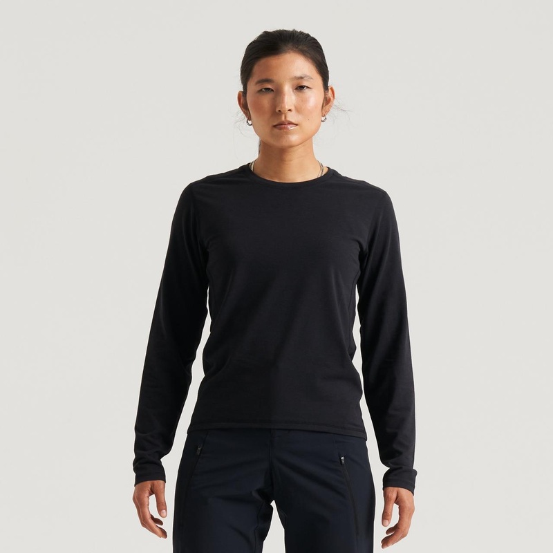 Women’s Traction Long Sleeve Tee Black