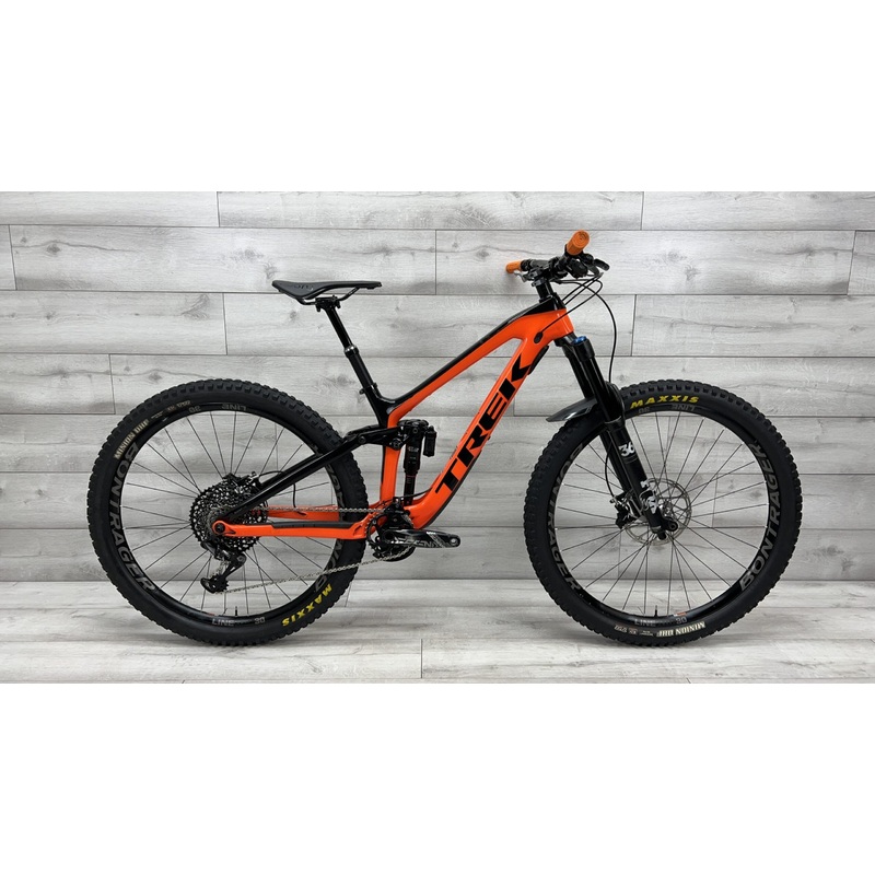 2018 Trek Slash 9.8  Mountain Bike – Small