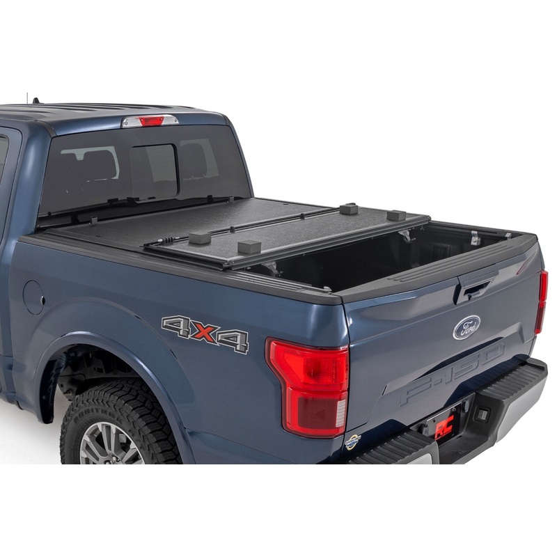 Rough Country | Hard Low Profile Bed Cover | 5’7″ Bed | Ford F-150 (15-20)/Raptor (17-20)  | 47220550B