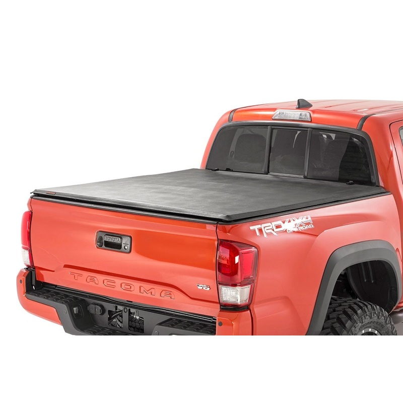 Rough Country | Soft Tri-Fold Bed Cover | 5′ Bed | Dbl Cab | Toyota Tacoma 2WD/4WD (16-26) | 41716501A